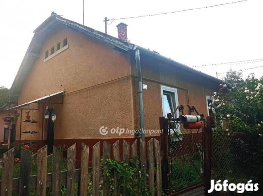 Salgótarjáni 64 nm-es ház eladó