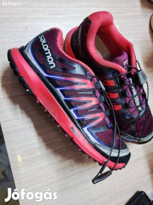 Salomon 36-os női túracipő