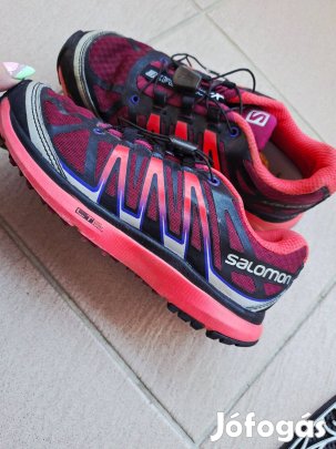Salomon 36-os női túracipő