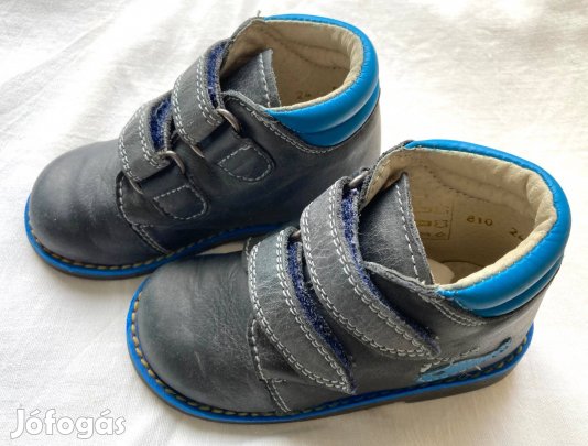 Salus béleletlen félmagasszárú fiú, kisfiú bőr cipő - 24-es méret