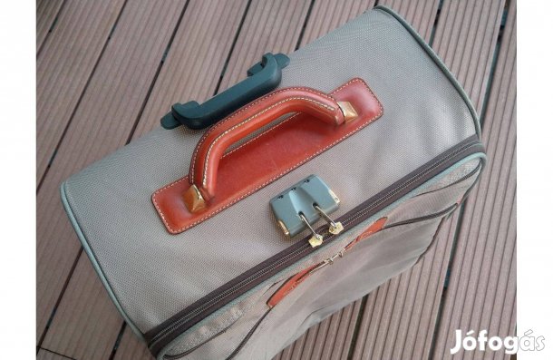 Samsonite kódzáras gyöngyvászon könnyű gurulós repülős bőrönd 61x40x23