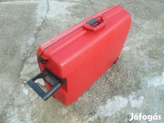 Samsonite műanyag utazó bőrönd eladó. Húzható is, masszív műanyag. (id