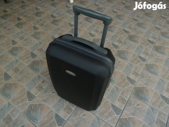 Samsonite műanyag utazó bőrönd húzható eladó. törhetetlen műanyag. 55x