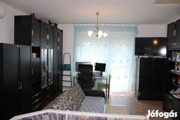 Sámsonkertben 2010-s nappali + 2 szobás sorház eladó