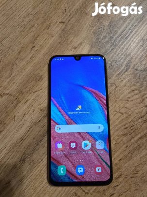 Samsung A40 Narancs színben