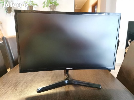 Samsung hajlított monitor