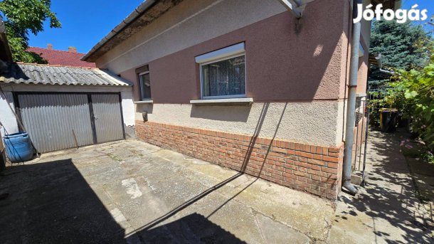 Sándorfalva csendes, nyugodt utcájában, a Brassói utcában 1.163 nm-es,