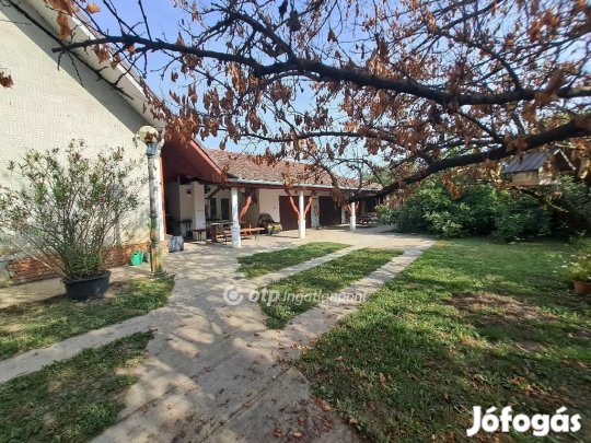 Sándorfalvai eladó 135 nm-es ház