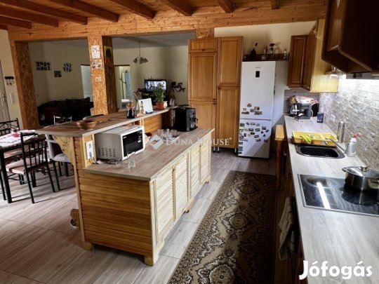 Sárbogárdi eladó 183 nm-es ház