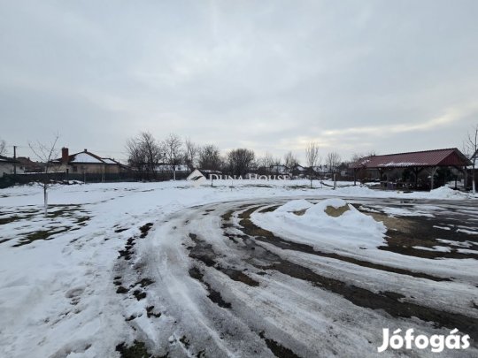 Sárbogárdi eladó 2455 nm-es telek