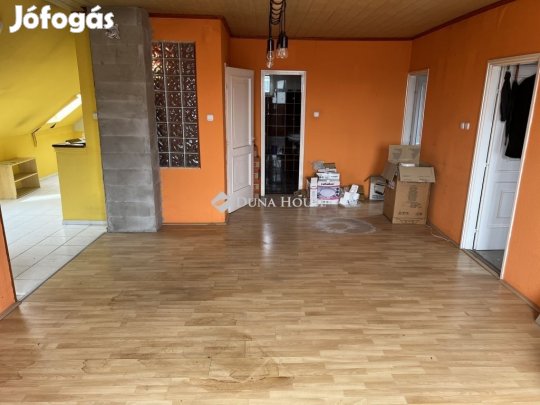 Sárbogárdi eladó 295 nm-es ház