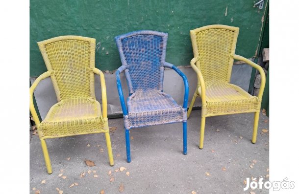 Sárga - kék székek 3000Ft/darabáron