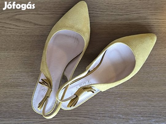 Sárga, zárt szandál 