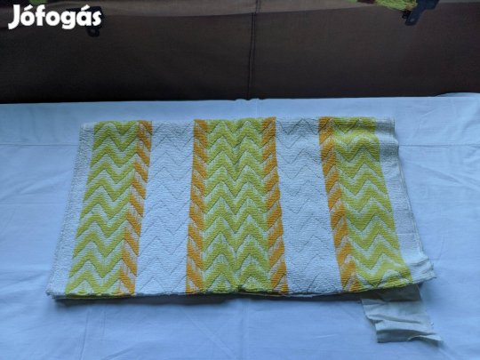 Sárga fehér törölköző