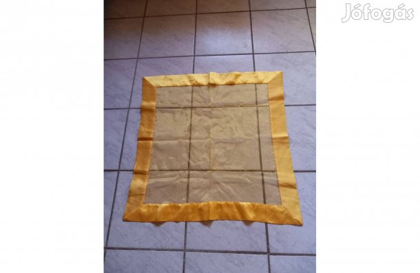 Sárga selyemszélű átlátszó organza asztalterítő 78x75 cm - Új