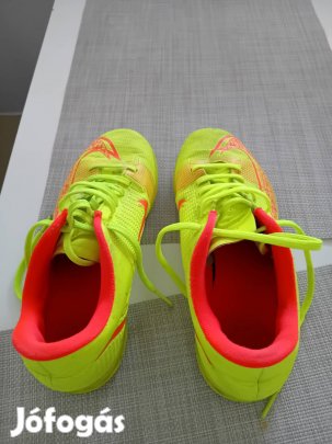 Sárga stoplis focicipő hibátlan, 35,5 mérteben !