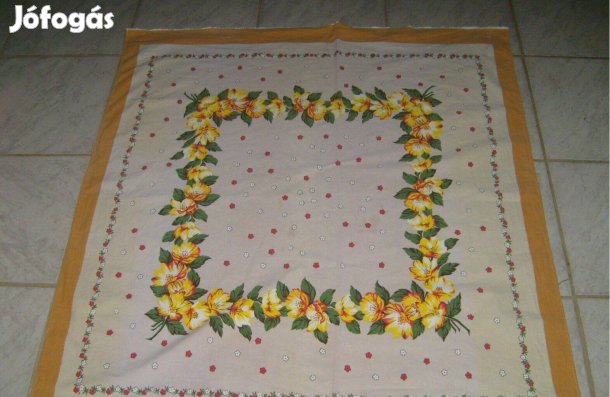 Sárga virágos asztalterítő 112 x 102 cm - Újszerű