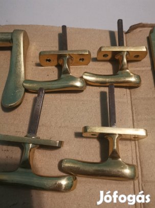 Sargaréz ajtó - ablak tartózékok 