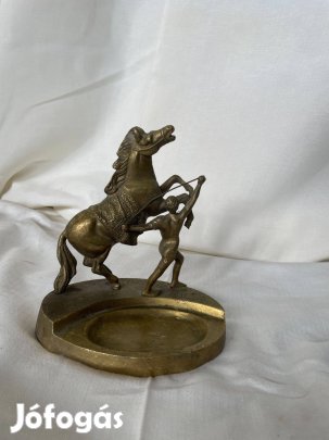 Sárgaréz lovas szobor