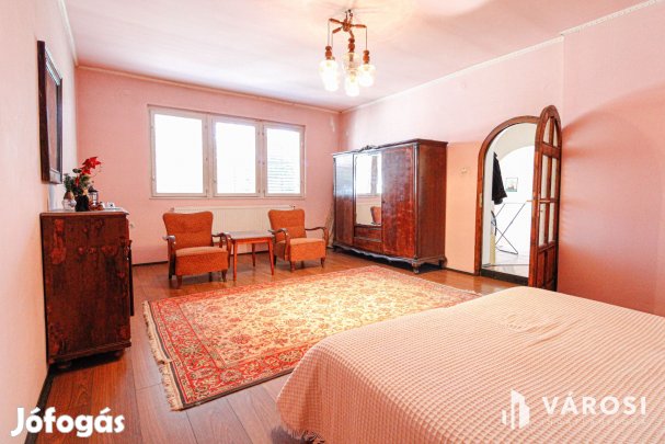 Sarkad központjában tágas családi ház+üzlethelyiség