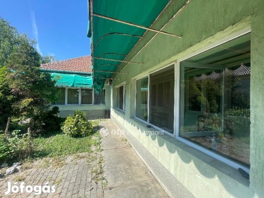 Sarkadi 157 nm-es ház eladó