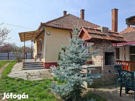 Sarkadi 83 nm-es ház eladó