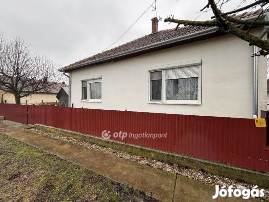 Sarkadkeresztúri eladó 74 nm-es ház