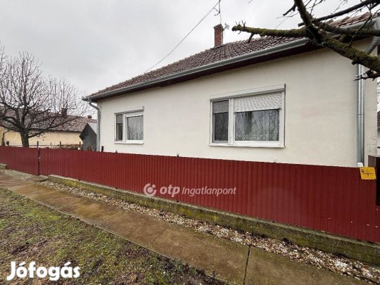 Sarkadkeresztúri eladó 74 nm-es ház