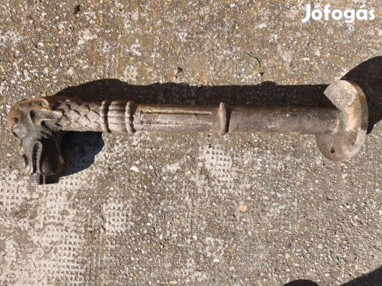 Sárkány , kígyó motívumos öntöttvas kút kifolyó fej