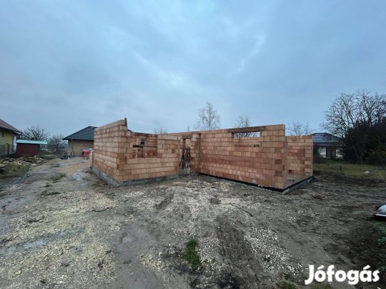 Sárkeresztes - Modern, új építésű családi ház