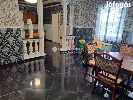 Sárkeresztúri eladó 125 nm-es ház