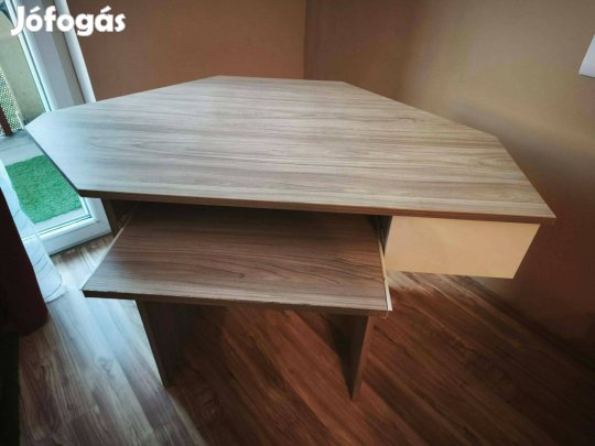 Sarok Íróasztal