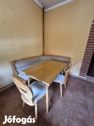 Sarok étkező asztallal, székekkel