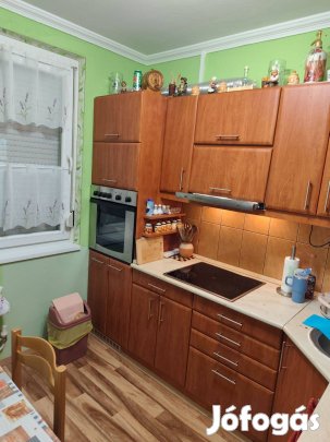 Sarok konyhabútor beépített gépekkel