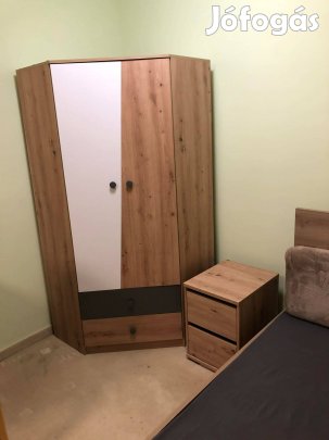 Sarok ruhás szekrény