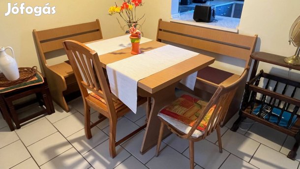 Sarokétkező (étkezőasztal padokkal)