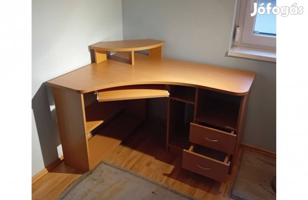 Sarokíróasztal