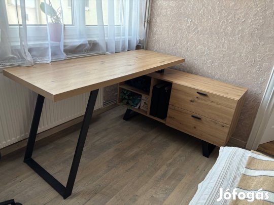 Sarokíróasztal eladó