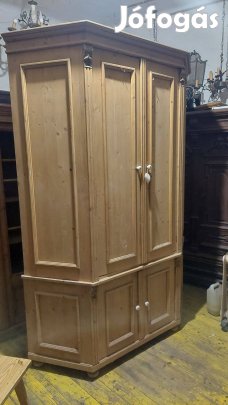 Sarokszekrény eladó!