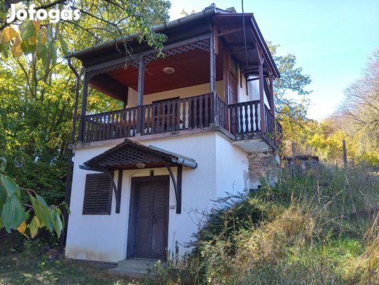 Sárszentlőrinc külterületén két szintes 24 nm ingatlan eladó!