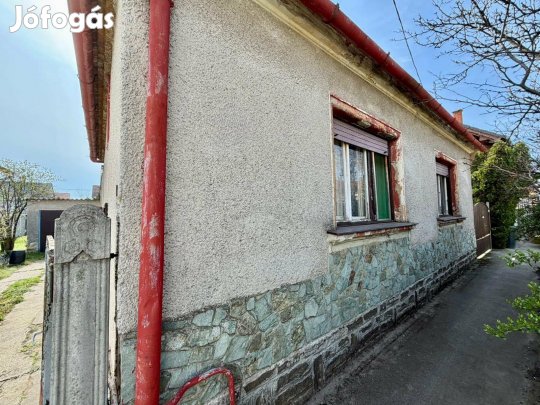 Sárvár Kertvárosában eladó családi ház