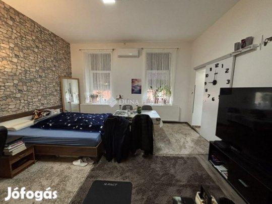 Sárvári 45 nm-es lakás eladó