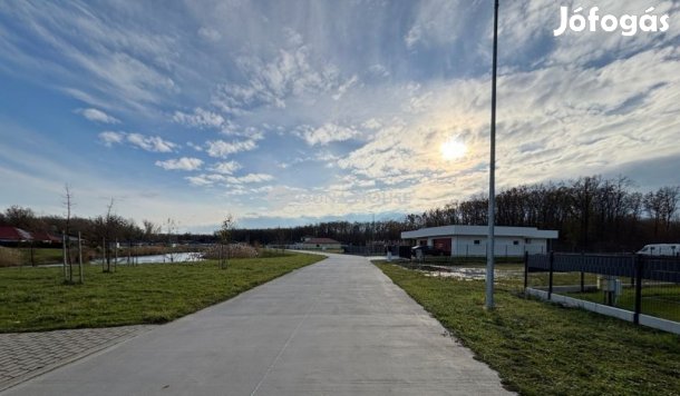 Sárvári 676 nm-es telek eladó