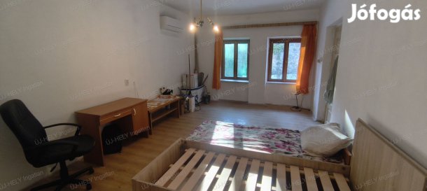 Sátoraljaújhely településen eladó házrész