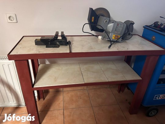 Satupad satuval eladó