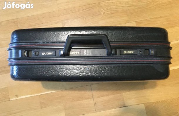 Satura kemény borítású, fekete bőrönd