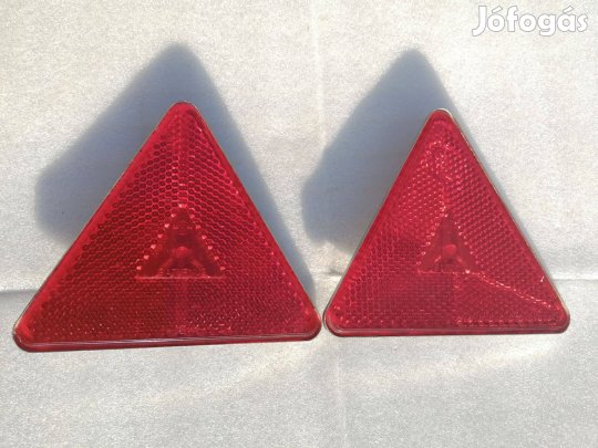 Saturnus háromszög prizma új 2 db