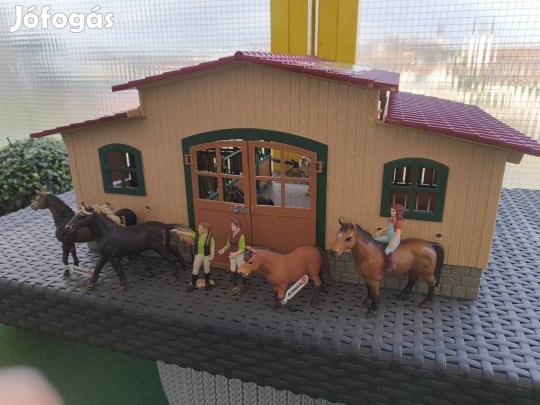 Schleich istálló, lovak