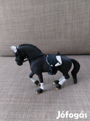 Schleich ló 42457 Fríz mén lovasverseny