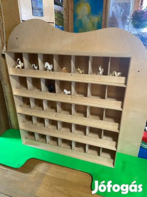 Schleich lovak és istálló egyben eladó!